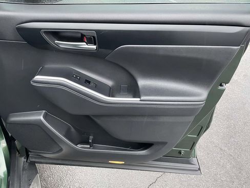 Used 2024 Toyota Highlander XLE image 47