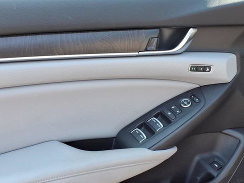Used 2018 Honda Accord EX-L image 9
