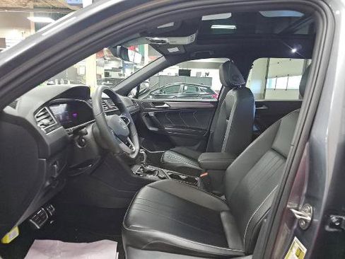Used 2022 Volkswagen Tiguan SE R-Line image 6