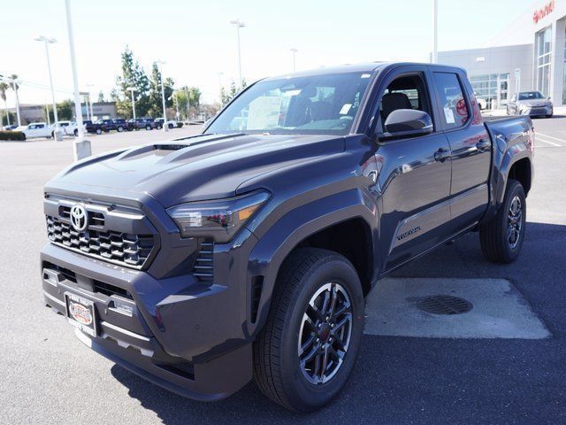 Used 2025 Toyota Tacoma TRD Sport w/ TRD Sport Upgrade Package AWD/4WD image 8