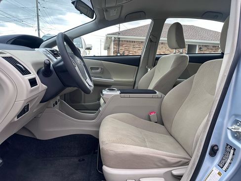 Used 2014 Toyota Prius V Two image 10