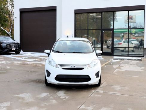 Used 2013 Ford Fiesta SE image 2