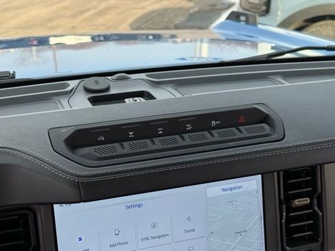 Used 2025 Ford Bronco Badlands image 23