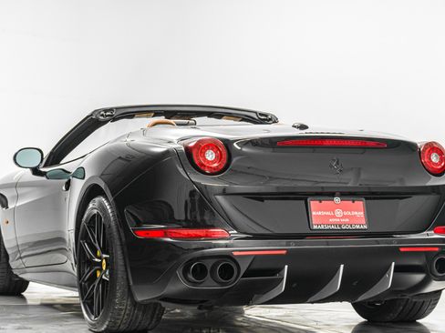 Used 2015 Ferrari California T image 7