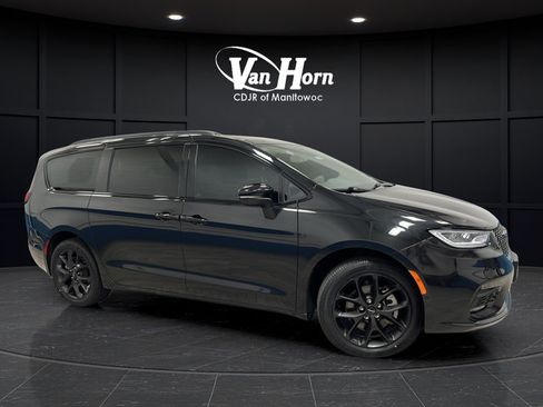 Used 2023 Chrysler Pacifica Touring-L w/ S Appearance Package AWD/4WD image 1