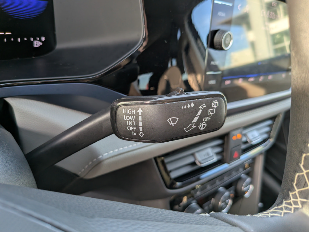 Certified 2024 Volkswagen Taos SE FWD image 30