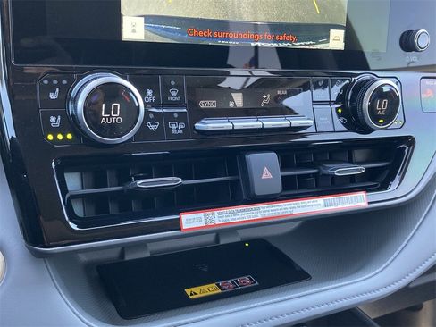 New 2026 Toyota Highlander Limited image 18