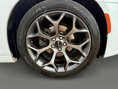 Used 2018 Chrysler 300 S w/ 300S Premium Group image 27