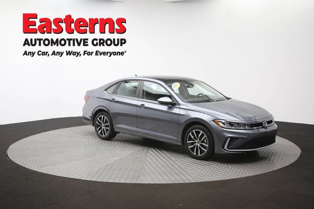 Used 2025 Volkswagen Jetta SE FWD image 47