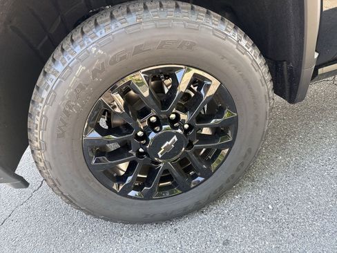 New 2026 Chevrolet Silverado 3500 High Country w/ High Country Premium Package AWD/4WD image 8