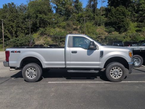 Used 2017 Ford F250 XLT w/ XLT Value Package AWD/4WD image 2