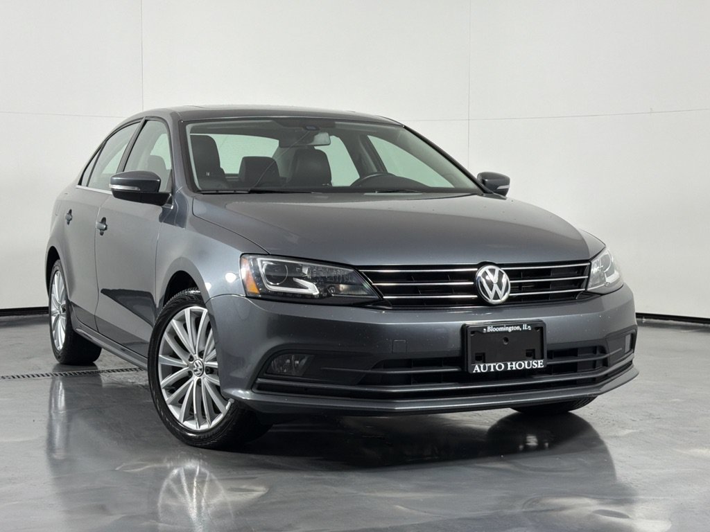 Used 2016 Volkswagen Jetta SEL w/ Lighting Package FWD image 2