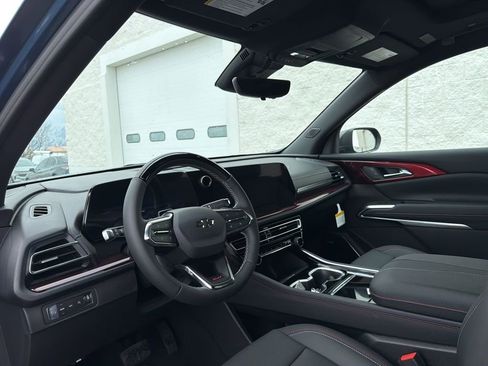 New 2026 Chevrolet Traverse Z71 w/ Enhanced Driving Package image 9