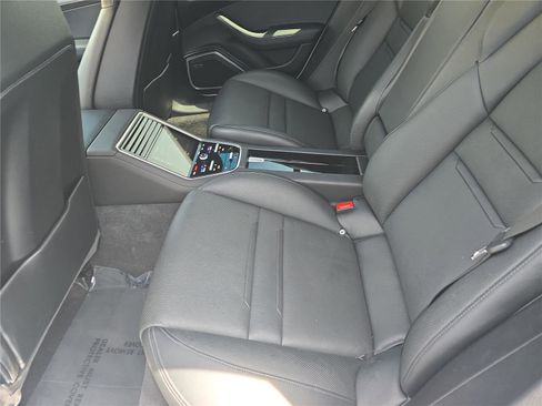 Used 2022 Porsche Panamera RWD image 13