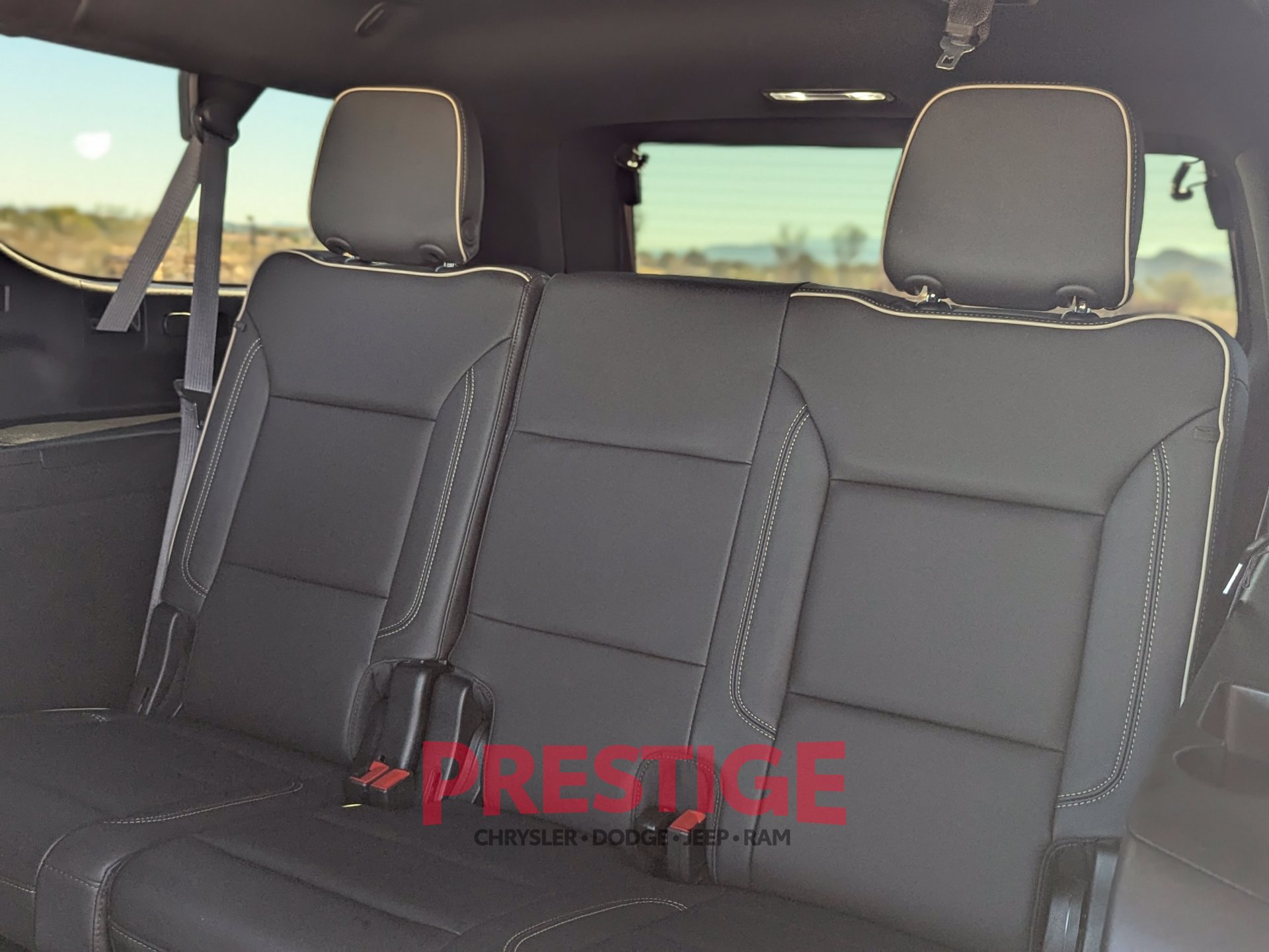 Used 2024 GMC Yukon XL SLT w/ SLT Premium Package AWD/4WD image 33