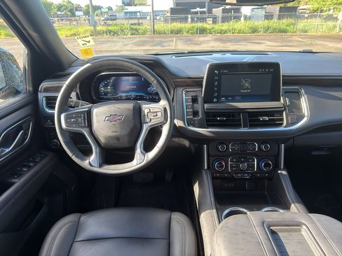 Used 2024 Chevrolet Suburban Z71 w/ Luxury Package AWD/4WD image 17