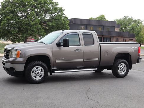 Used 2011 GMC Sierra 2500 SLE w/ SLE Preferred Package AWD/4WD image 10
