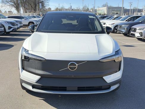 New 2026 Volvo EX30 Cross Country Ultra image 2