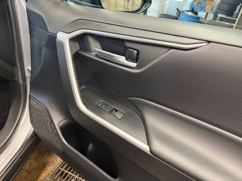 Used 2022 Toyota RAV4 XLE AWD/4WD image 35