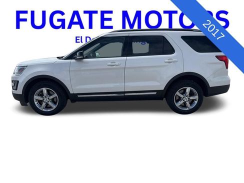 Used 2017 Ford Explorer XLT w/ Equipment Group 202A AWD/4WD image 2