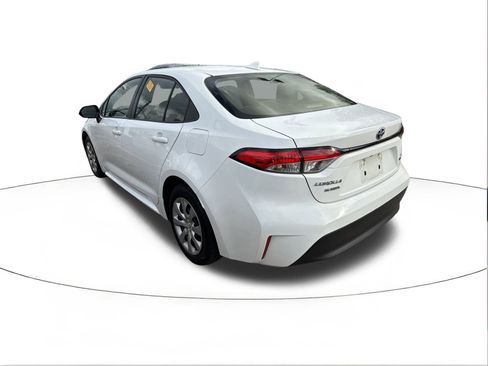 Used 2024 Toyota Corolla LE image 4