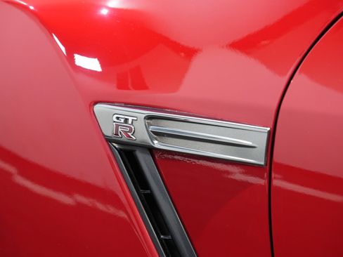 Used 2013 Nissan GT-R Premium image 20