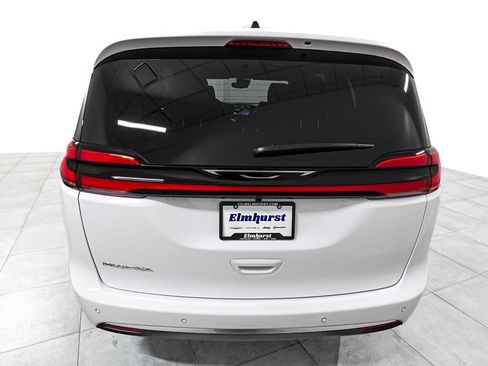 New 2027 Chrysler Pacifica Select FWD image 6
