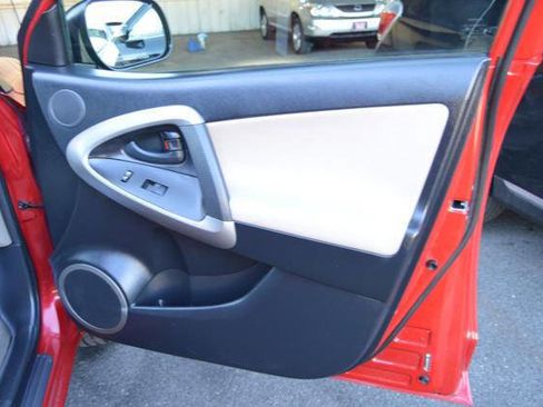 Used 2008 Toyota RAV4 Base 4x4 4dr SUV image 25