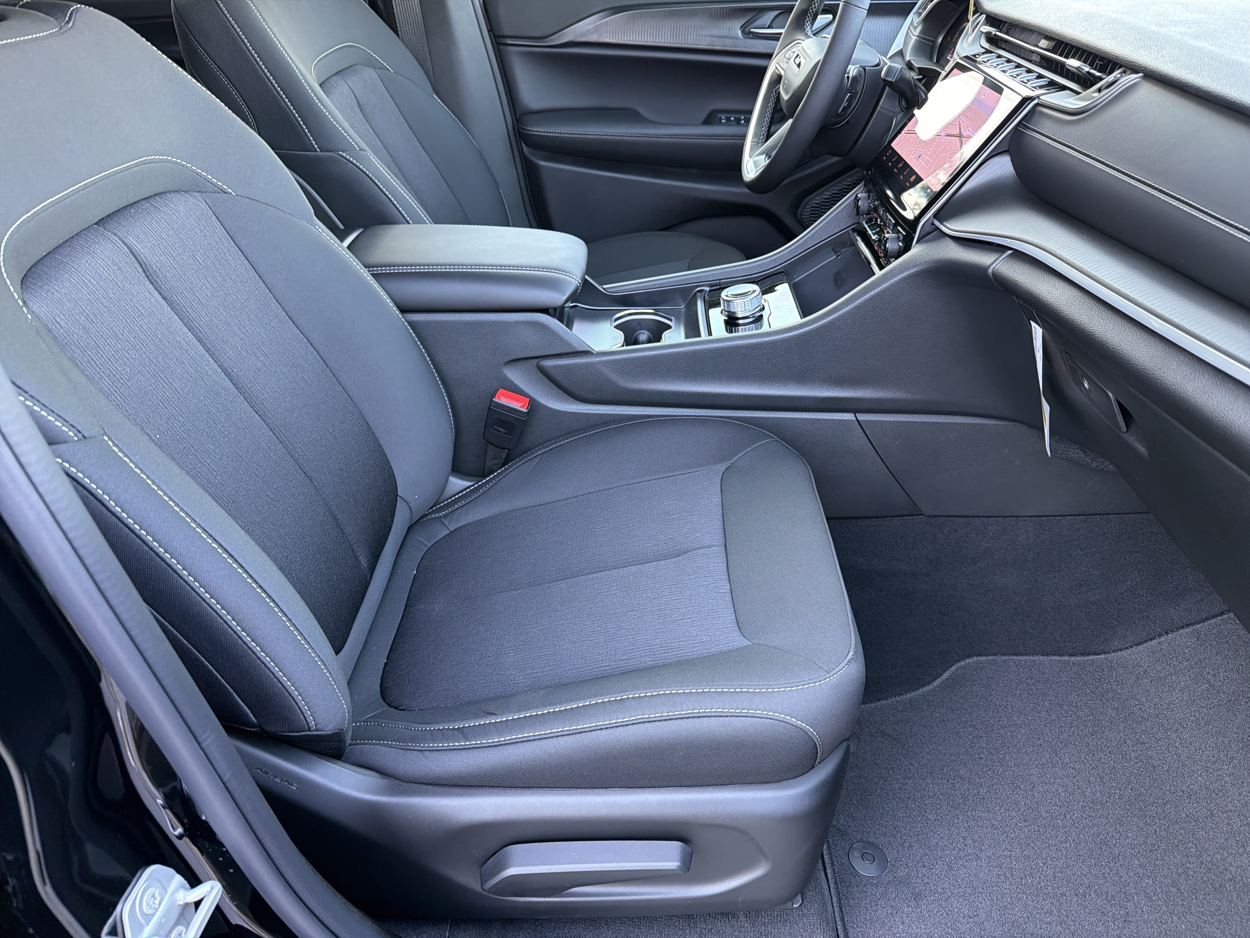 New 2027 Jeep Grand Cherokee Laredo X RWD image 12
