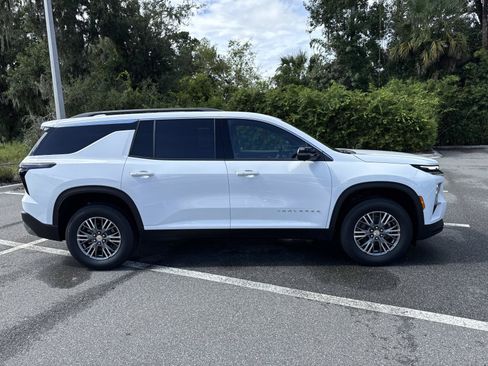 Used 2026 Chevrolet Traverse LT w/ Driver Confidence Package FWD image 2