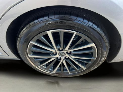 Certified 2022 Lexus ES 300h w/ Premium Package image 20