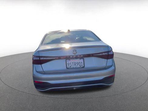 Used 2025 Volkswagen Jetta SE image 12