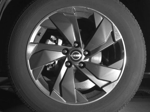 Used 2025 Nissan Rogue SV FWD image 15