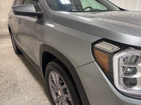 Used 2023 GMC Terrain SLT image 9