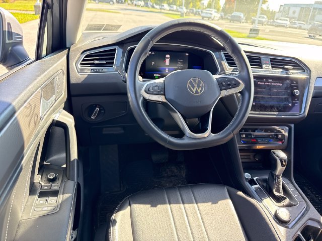 Used 2022 Volkswagen Tiguan SE w/ Panoramic Sunroof Package AWD/4WD image 20