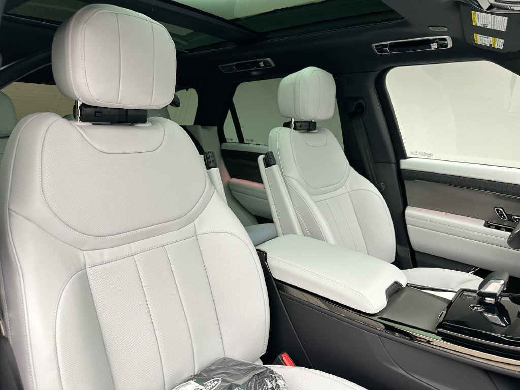 New 2027 Land Rover Range Rover Sport SE AWD/4WD image 6
