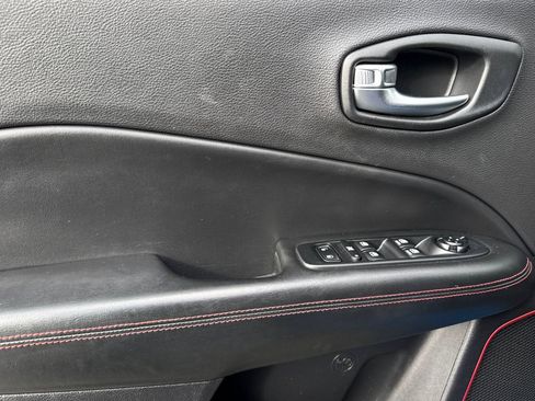 Used 2018 Jeep Compass Trailhawk w/ Leather Interior Group AWD/4WD image 11