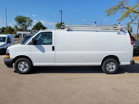 Used 2019 Chevrolet Express 3500 Extended w/ Driver Convenience Package image 7