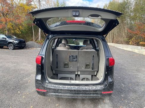 Used 2018 Kia Sedona L image 21