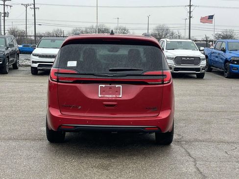 New 2026 Chrysler Pacifica Limited w/ S Appearance Package image 4