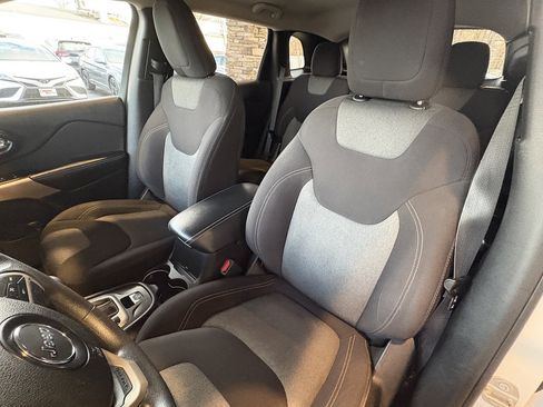 Used 2018 Jeep Cherokee Latitude image 21