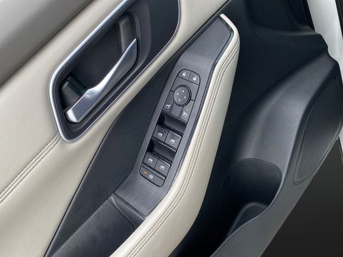 Used 2021 Nissan Rogue SV w/ Premium Package FWD image 22