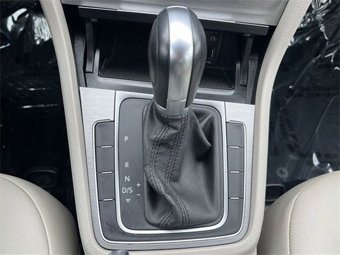 Used 2016 Volkswagen Golf S image 15