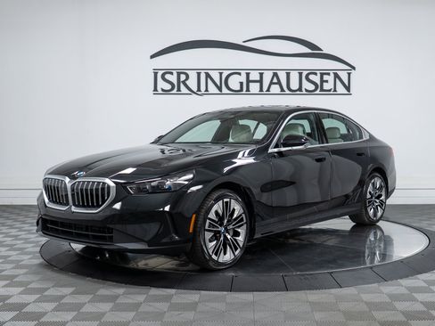 Used 2026 BMW 530i xDrive w/ Premium Package AWD/4WD image 1
