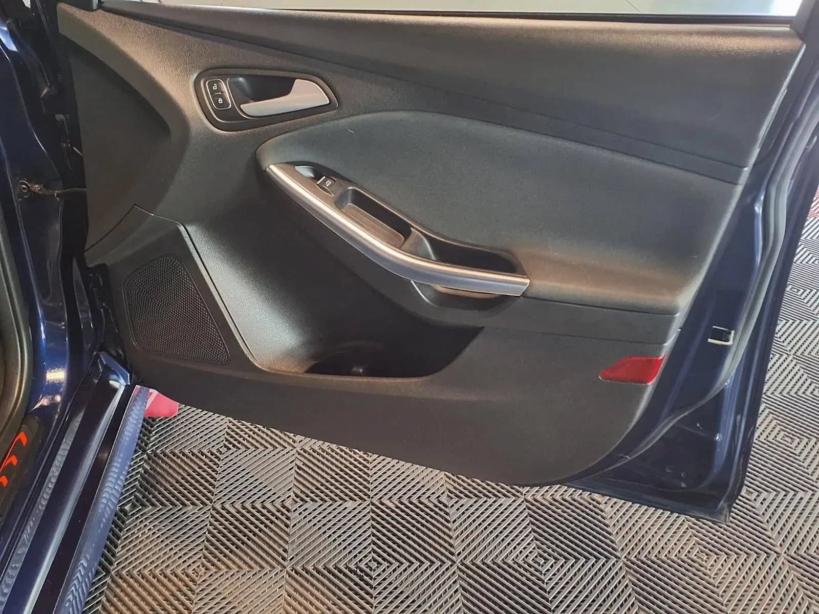 Used 2017 Ford Focus ST w/ Equipment Group 401A FWD image 10