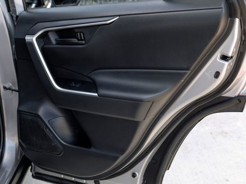 Used 2022 Toyota RAV4 LE AWD/4WD image 41