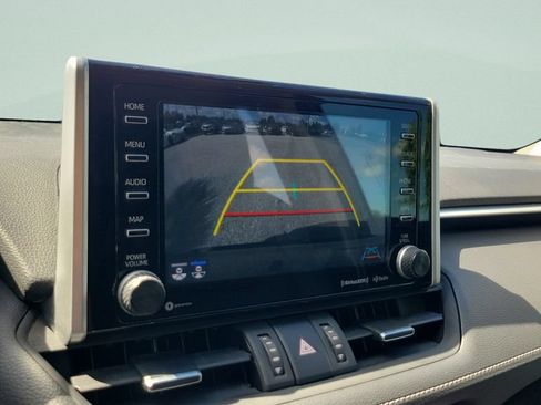 Used 2019 Toyota RAV4 Limited w/ Cold Weather Package FWD image 18