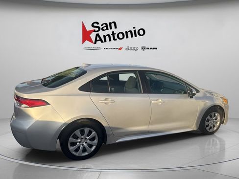 Used 2022 Toyota Corolla LE FWD image 17
