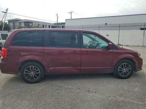 Used 2018 Dodge Grand Caravan SE FWD image 7