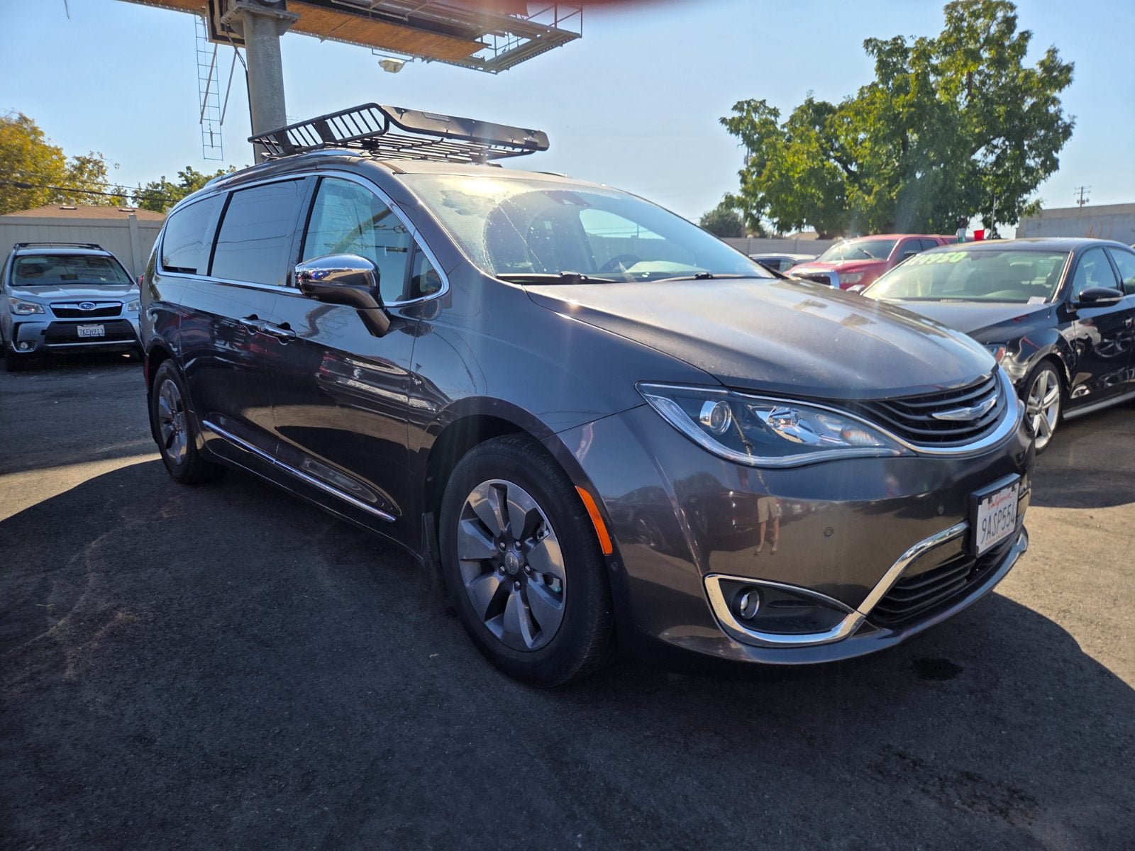 Used 2018 Chrysler Pacifica Limited w/ Advanced Safetytec Group FWD image 4